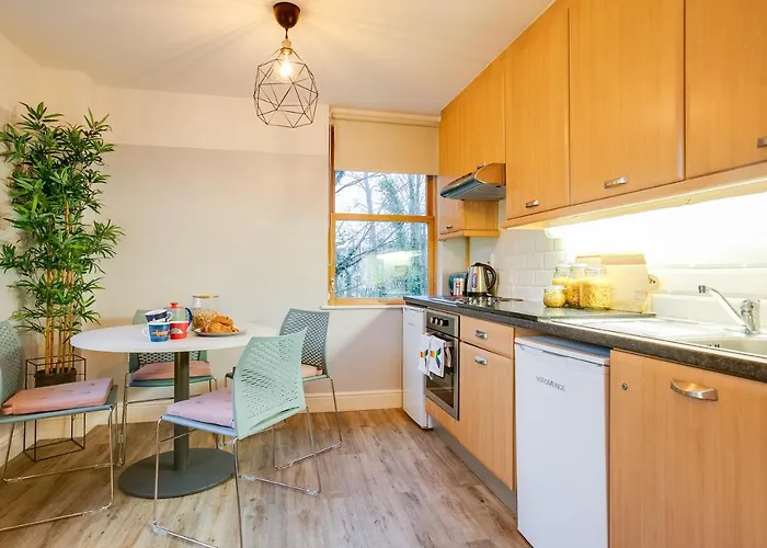 Griffith Apartment *